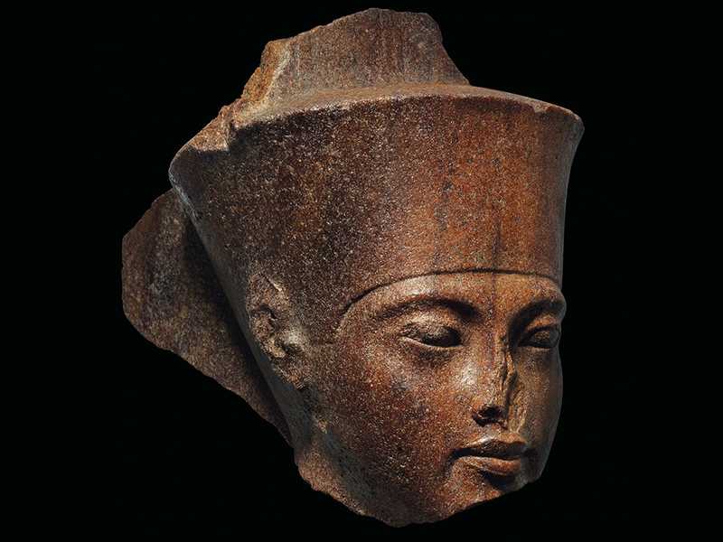 مصر طالبت بوقف بيع تمثال توت عنخ آمون