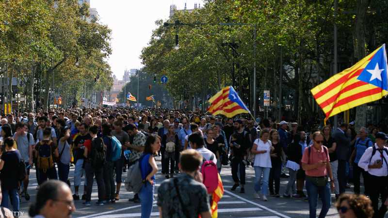 بعد أحكام بسجن زعماء كتالونيين.. برشلونة يخرج عن صمته 1-1290644.jpg