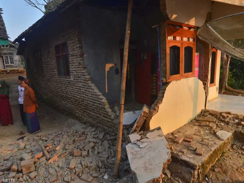 صورة أرشيفة لمنازل تضررت من زلزال في إندونيسيا