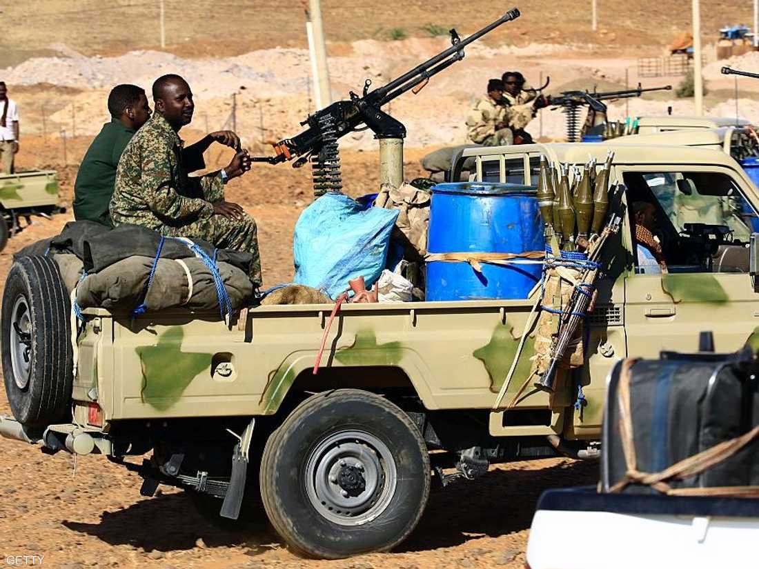 قوات سودانية شبه عسكرية تقوم بدورية على الحدود مع إثيوبيا