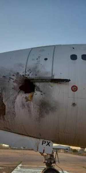 الطائرة المتضررة جراء قصف مطار بغداد