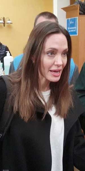 أنجلينا جولي التقت بالمتطوعين في لفيف وعدد من النازحين